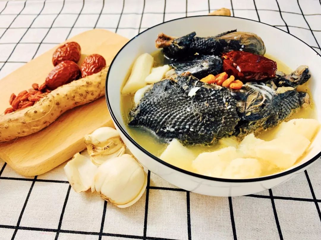 小雪至严冬始炖一锅山药百合乌鸡汤清补御寒