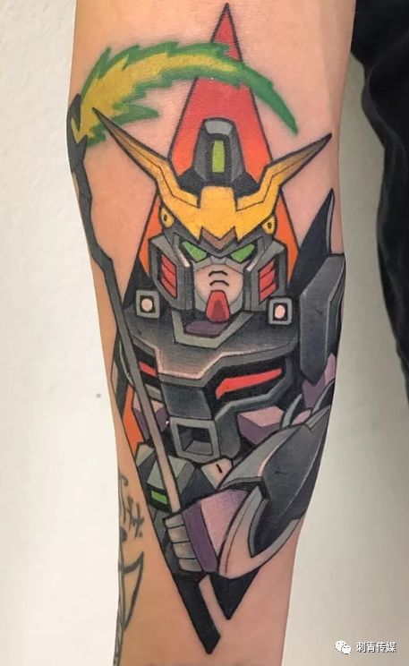 男人的浪漫高达纹身.