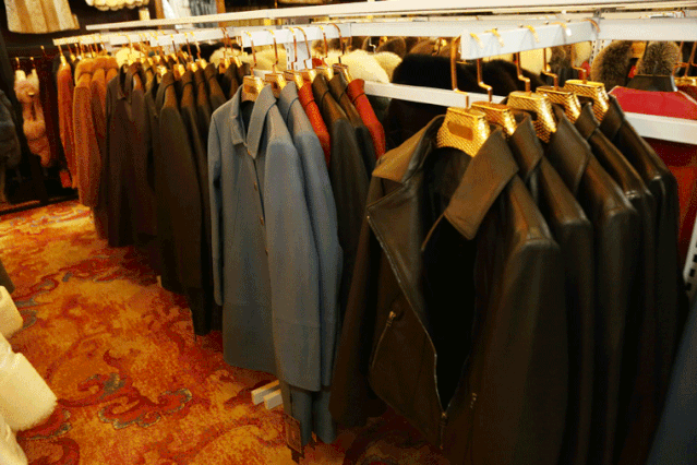 海宁皮草工厂店全场一折女士皮衣290元起免费送围巾