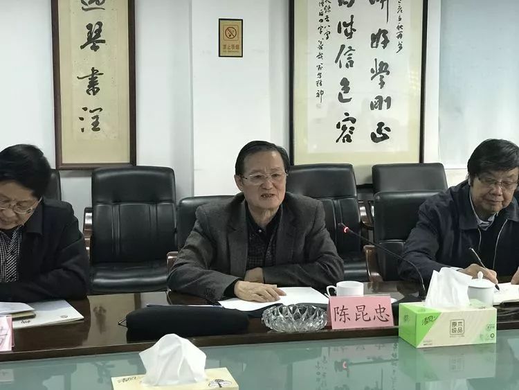 会长陈昆忠首先代表上溪镇乡贤会感谢政府对委员会的支持和肯定