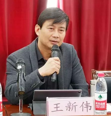 市教育局基教科科长王新伟认为,校长论坛是提升区域教育整体管理水平