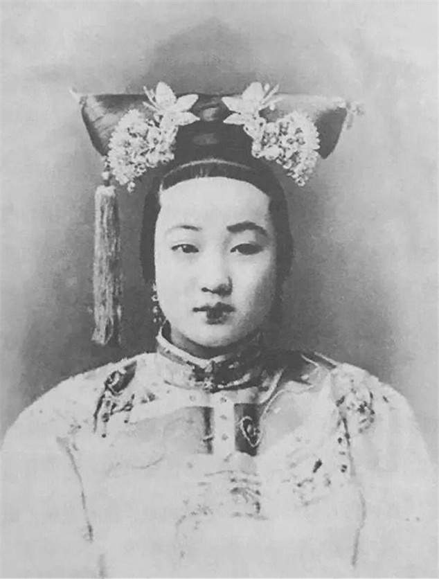 晚清照片图3是婉容的浴缸图4是溥仪的宠妃谭玉龄