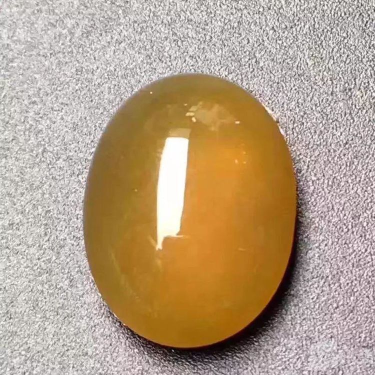 380克大马坎翡翠原石,别看东西小,雕刻出生机勃勃的艺术品