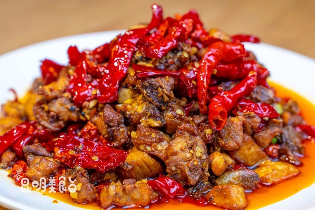 号称昆明最贵的面包​,抖音上随便一发几十万赞,老板像佟丽娅_新疆