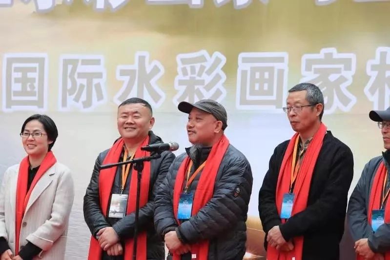 演员蔡浙飞,各院校领导和百来位来自国内外的知名画家美术家受邀出席