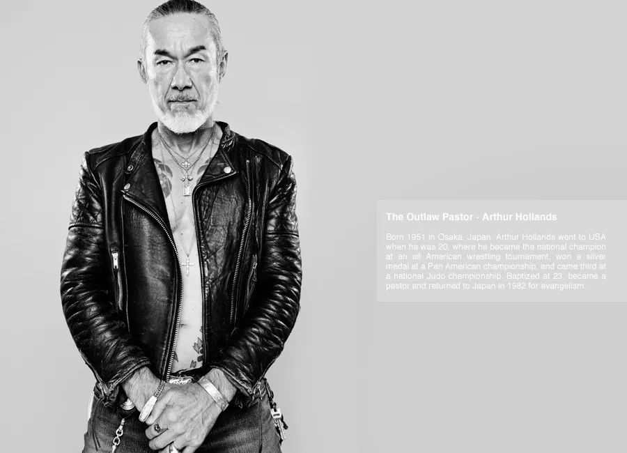 68岁最潮牧师大爷爱纹身爱机车爱撸铁身材秒杀一众鲜肉