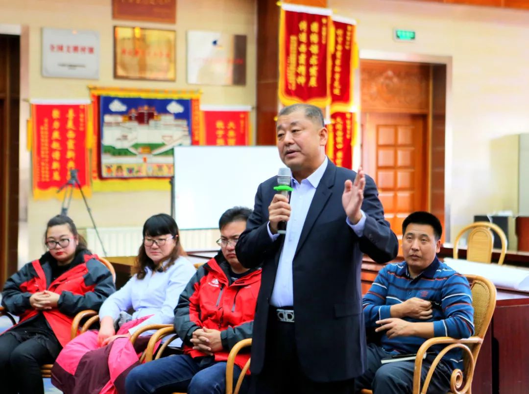 董事长侯黎明培训会最后,荣成西霞口旅游控股有限公司董事长侯黎明