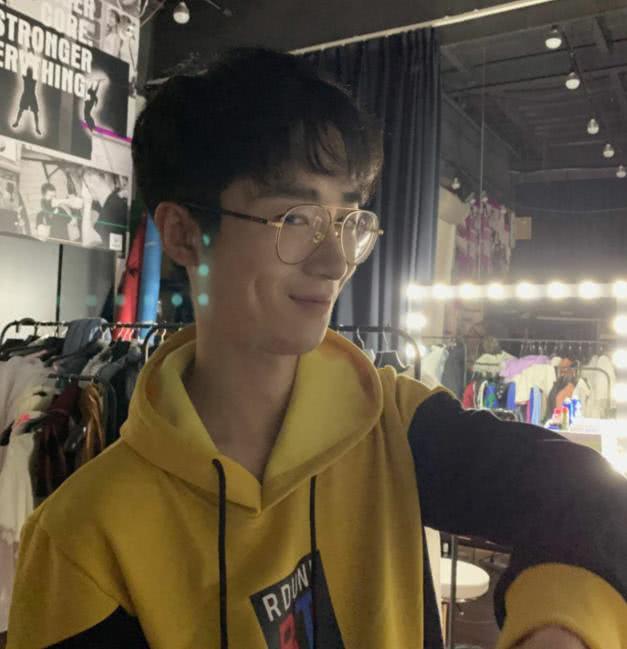 和平精英王小歪作为颜值与技术并存的主播微博却被迫营业