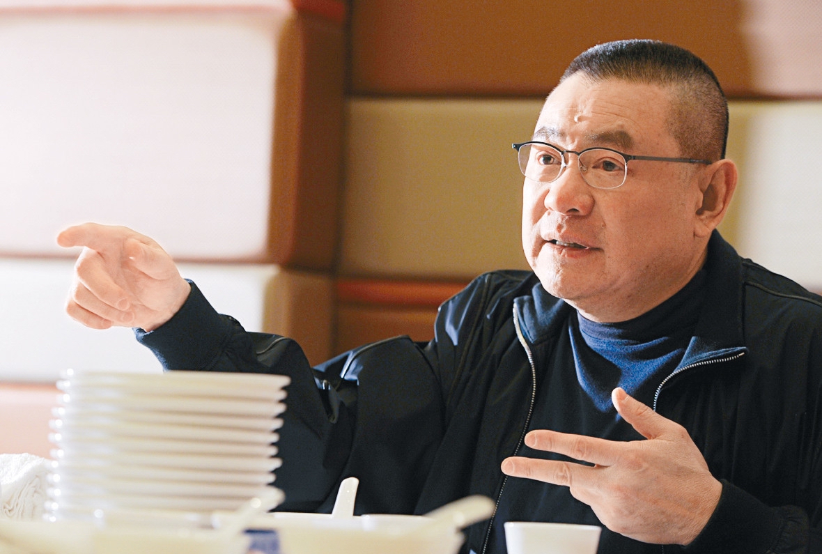 香港商人关闭300家国内公司,提款500亿逃亡英国_刘銮雄