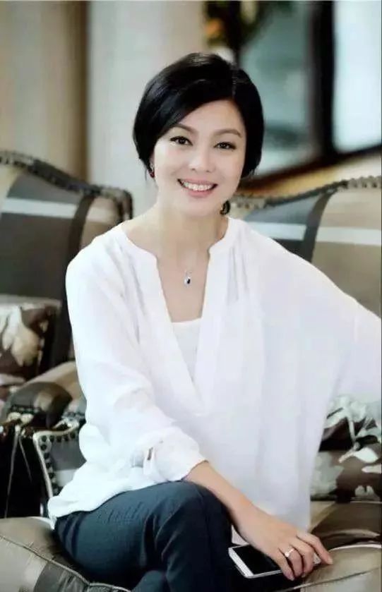 50岁国民妈妈荣蓉如今家庭很幸福