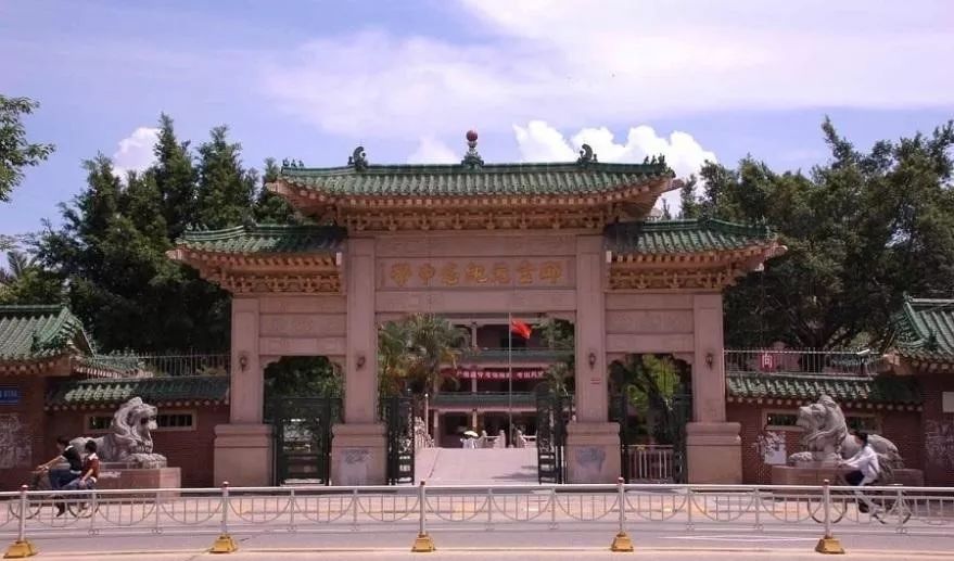 地址:广东省揭阳市榕城区进贤门大道中段途经公交:1路,2路,4路,17路