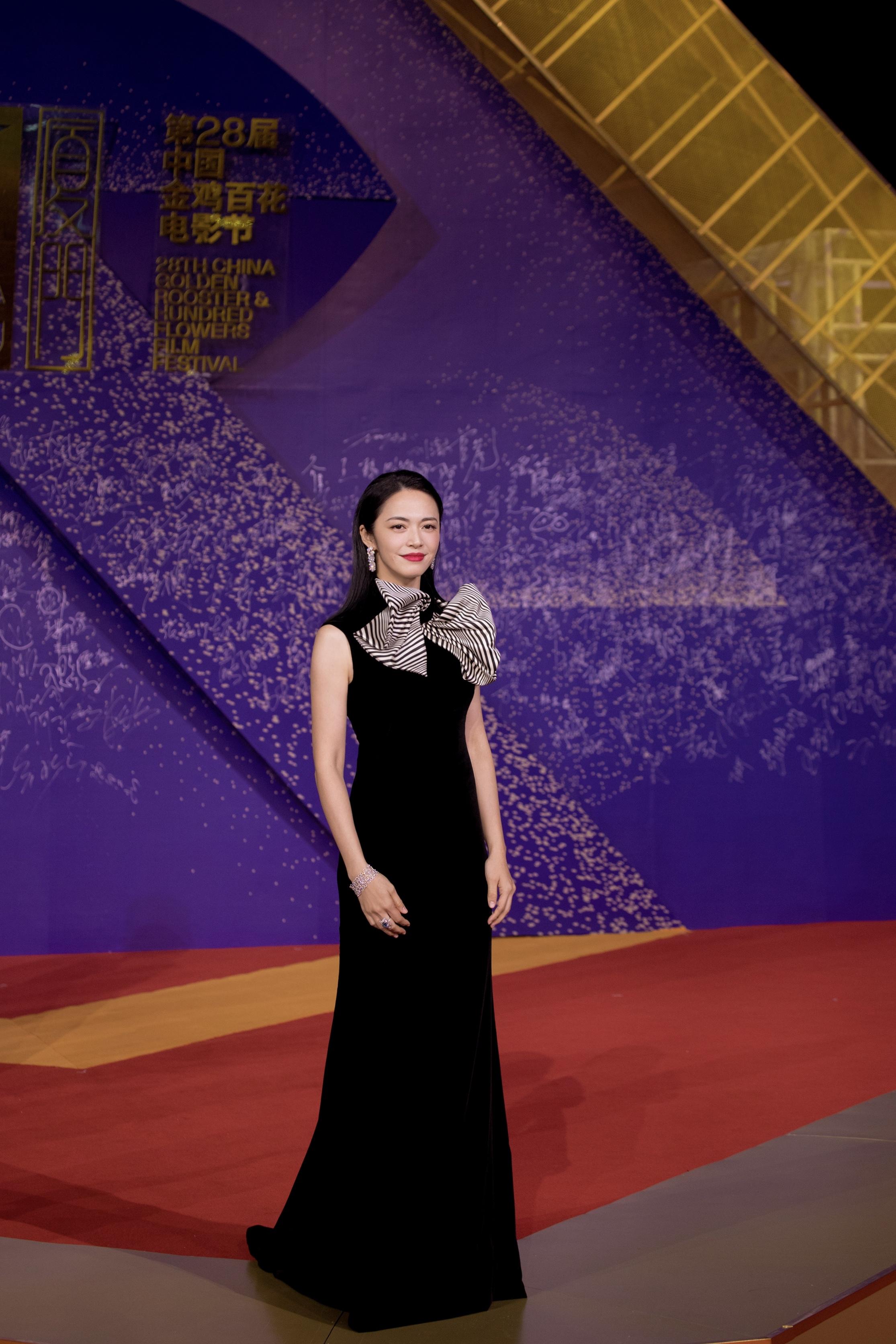 原创金鸡奖红毯太美了,刘诗诗鱼尾裙气质满分,杨幂泪痣配红裙好妩媚