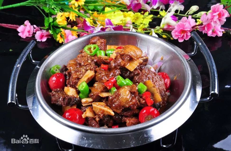 午点:牛奶,铁杆山药,奶香蛋挞午餐:紫米饭,祥云卷,干锅排骨,高汤烧