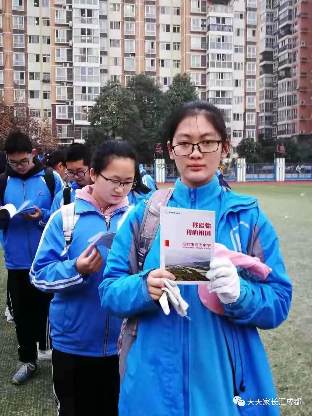 我爱你我的祖国成飞中学把课堂搬到小雪都江堰给高中生上了生动一课