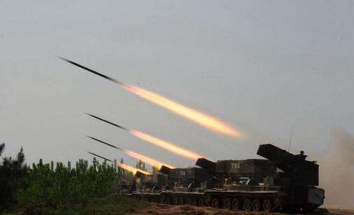 11月23日延坪岛爆发炮战2010年:韩军炮兵被落后30年的火炮打垮