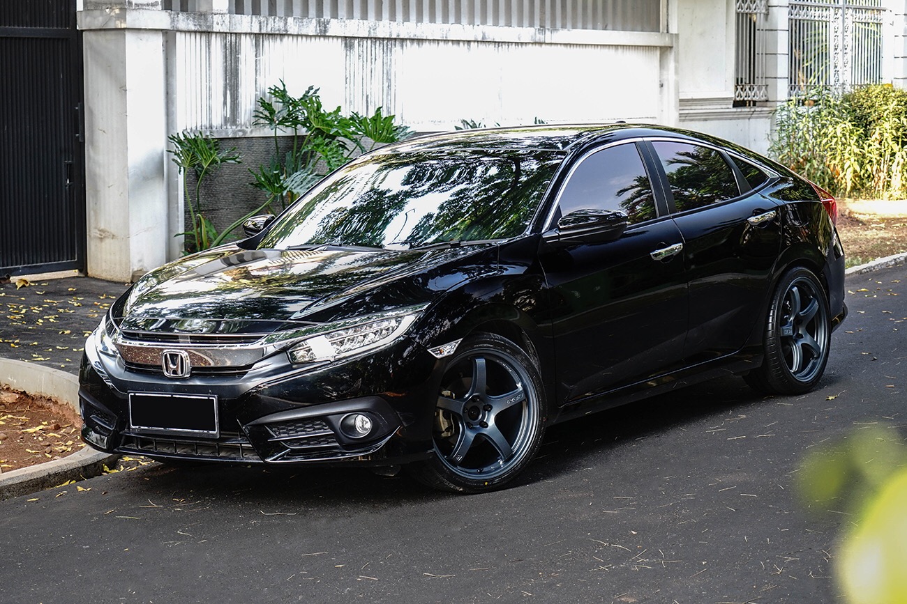 本田十代思域改装升级rays 19寸轮毂