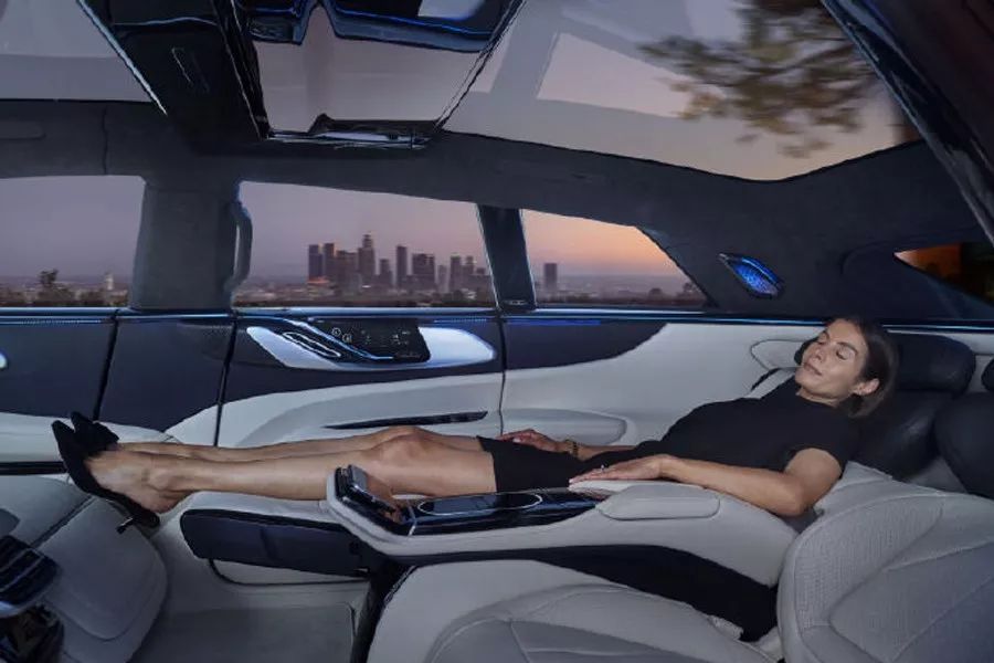 法拉第ff91内饰曝光全车都是屏