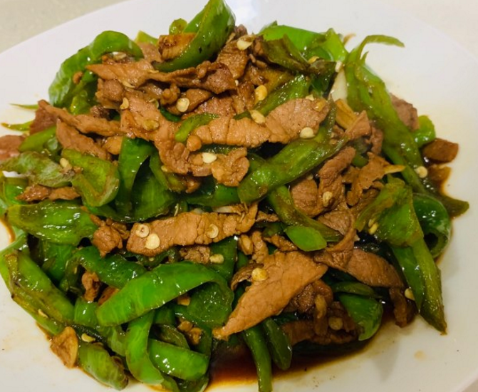 原创辣椒炒肉怎么做才地道大厨教你秘方香气扑鼻肉肥而不腻