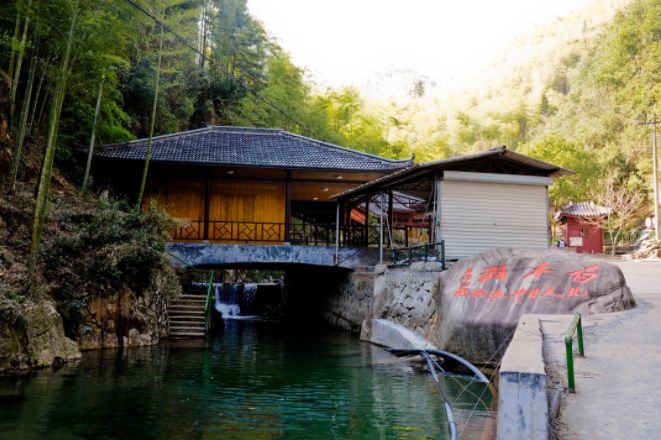 【赏秋送礼】临安白水涧,品高山铜锅饭特价一日168元/人