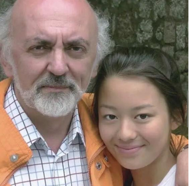 吉娜爱丽丝旧照曝"比现在肿1倍"!网友惊:瘦身跟整形一样