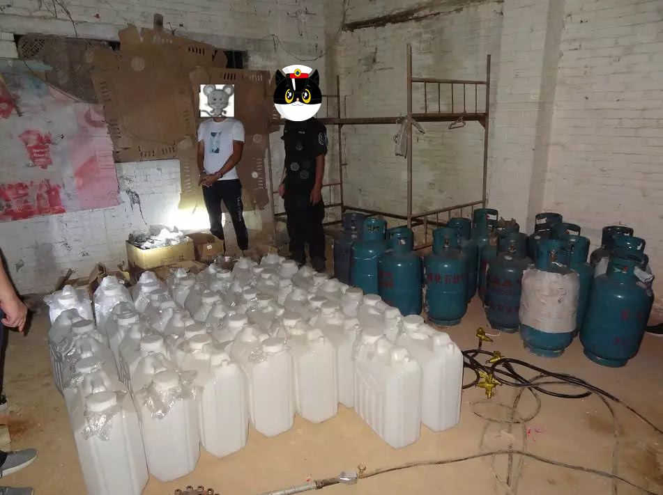 梧州大毒贩太平三哥落网养鸡场竟是制毒窝点警方缴获制毒原料265吨