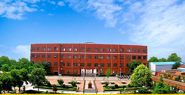 砥砺前行中的新宇中学温县新宇初中是一所现代化,全封闭寄宿制学校.