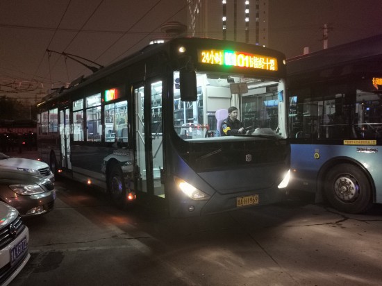 深夜不怕沒車坐02體驗濟南首班24小時k101路公交車