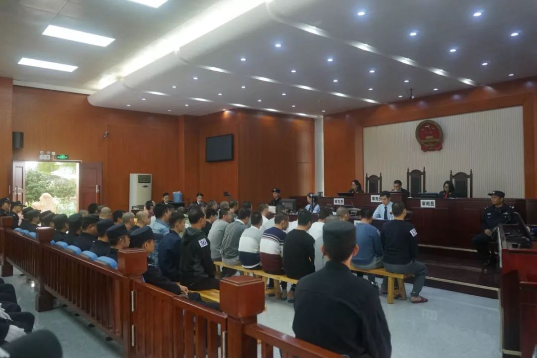 云浮涉黑恶案件今天公开审判抓捕现场视频曝光主犯获刑20年