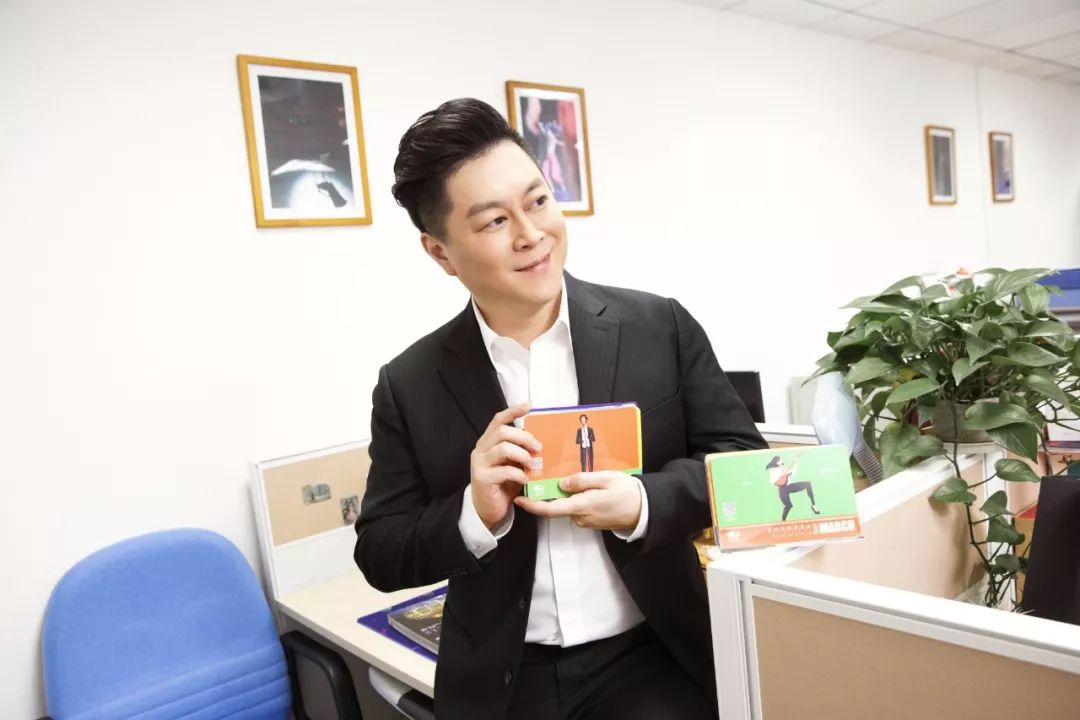 一周办公室深宅计划男中音歌唱家王鹤翔半小时后,海涛老师在游客的