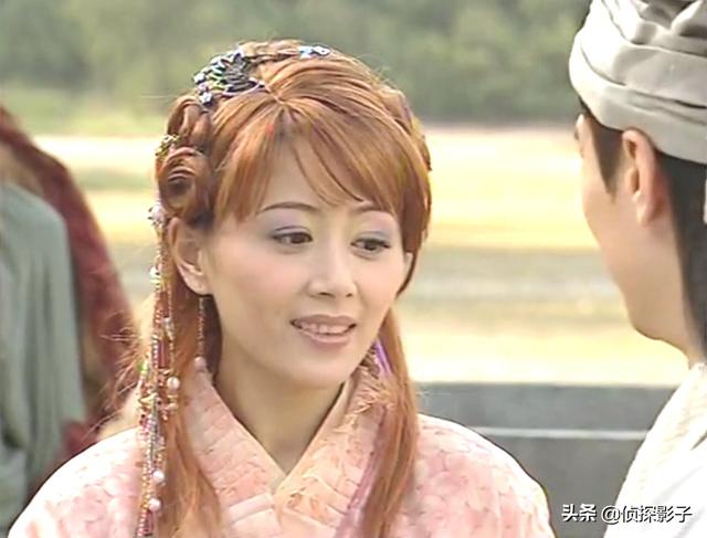 《搜神传》中姚乐怡扮演三娘,是洞庭湖的三公主,她远嫁在外一直被丈夫