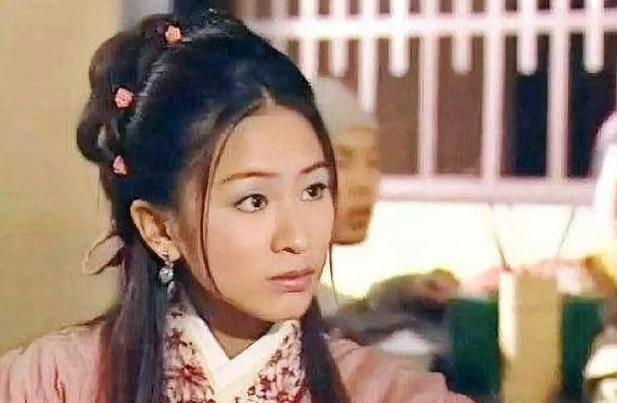 前tvb金牌丫鬟神级身材网友激赞 自曝时常遇骚扰从腰扫到屁股_李焯宁