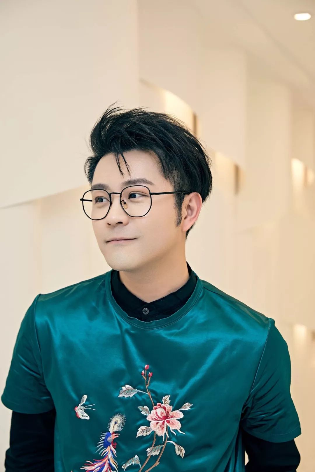 主持人郭涛聚光灯外