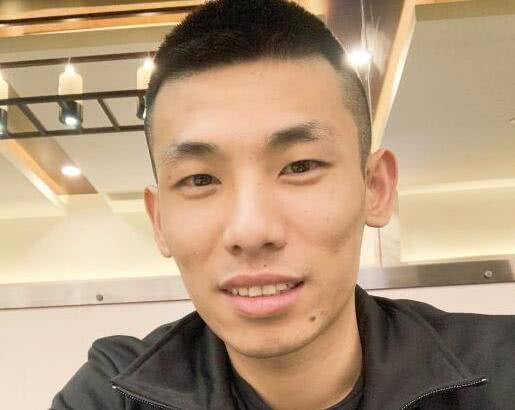 旭旭宝宝卫冕斗鱼年度总冠军,神豪韩茜茜怒刷近三千万助其登顶