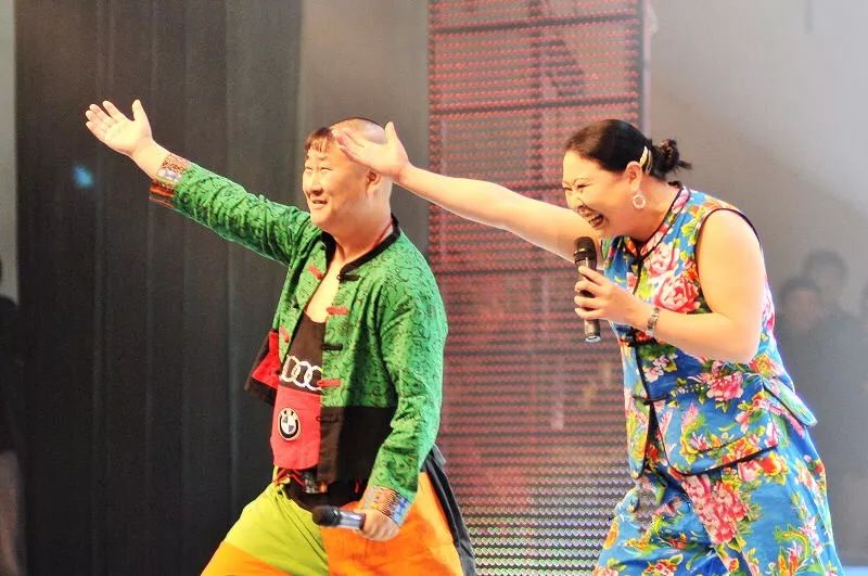 我甘心为她当绿叶为了艺术,我觉得这是值得的小编也祝愿李毛毛,小肥牛