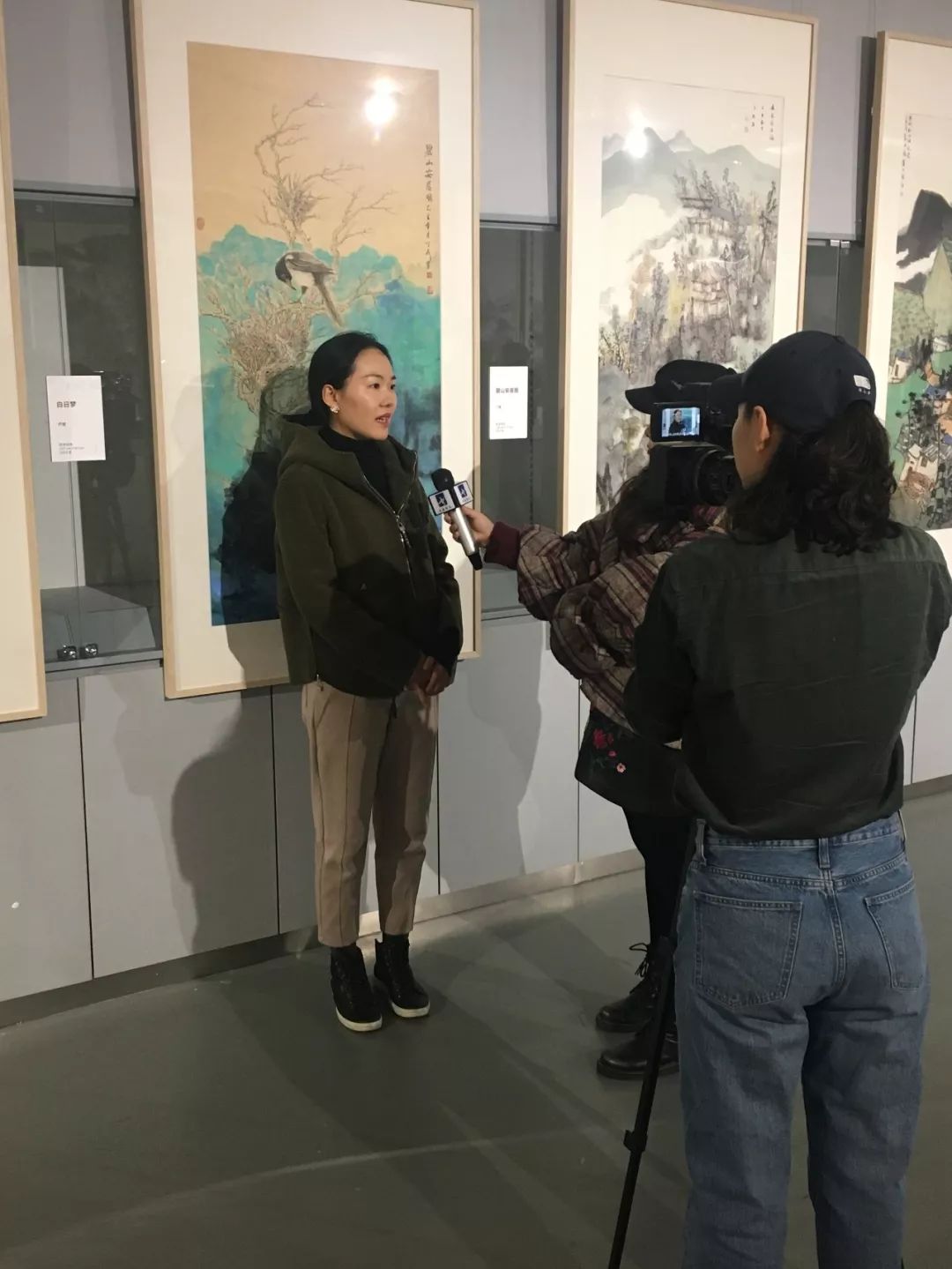 深圳市青年美术家协会会长陈俊宇接受媒体采访中国画创作研究院艺委会