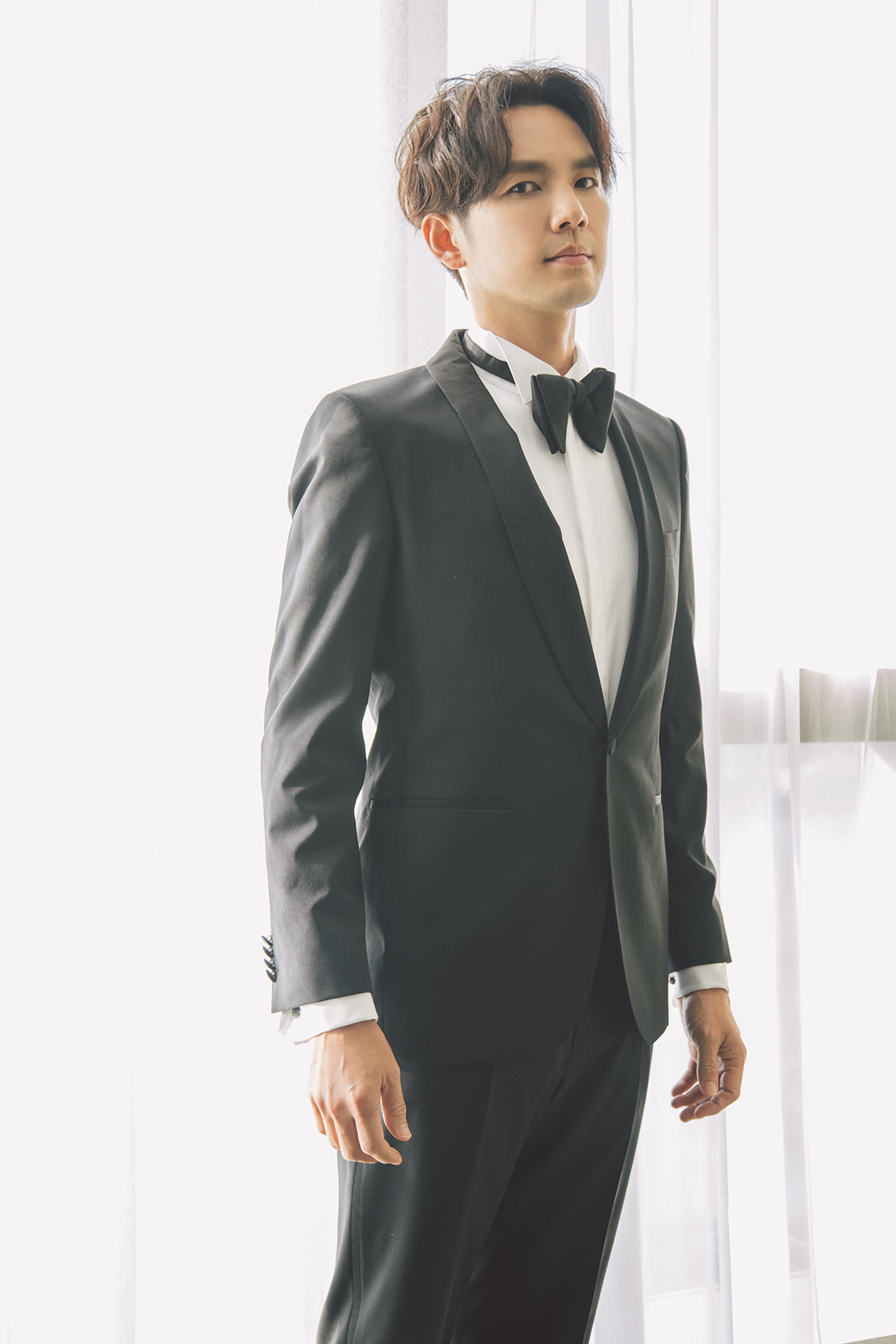 钟汉良《宠爱》发布会花式撸猪 点赞搭档萌宠:有张上镜脸