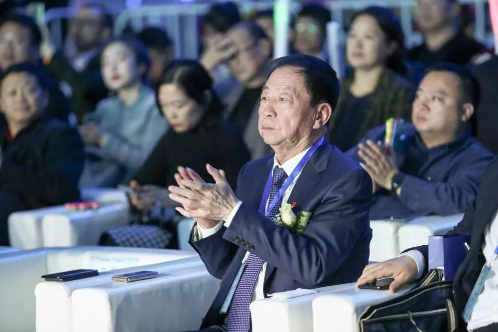 携手筑梦共创辉煌东塑集团赴杭州参加四季青服装集团三十周年风潮之夜