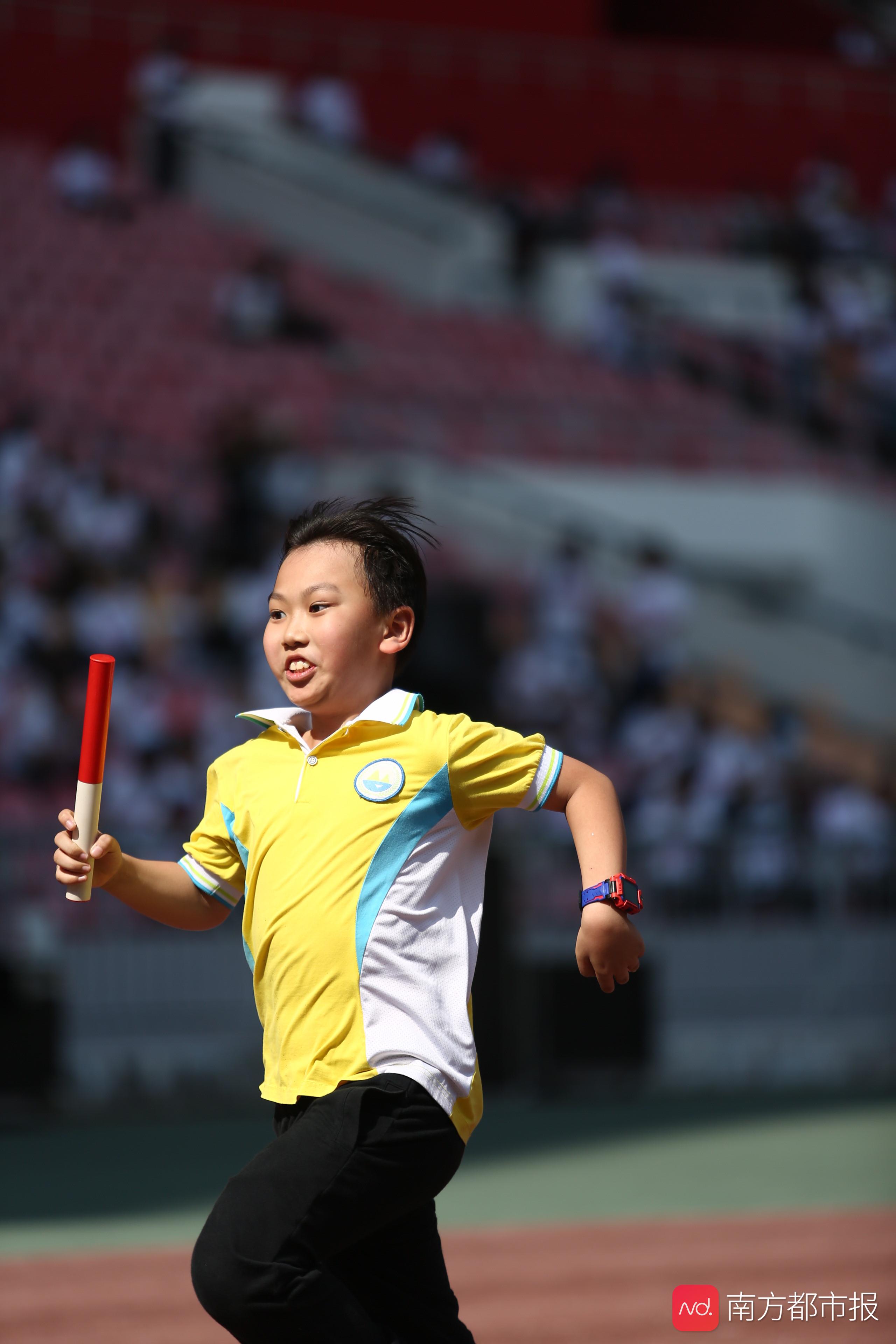 华景小学运动会高清图:接力赛_南都