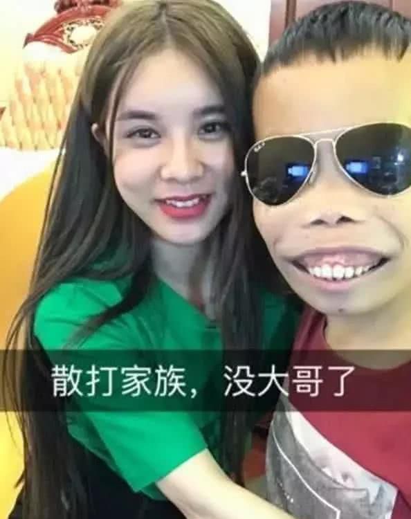 曾开跑车的网红陈山,遭到封杀后,曾经的女友成这样