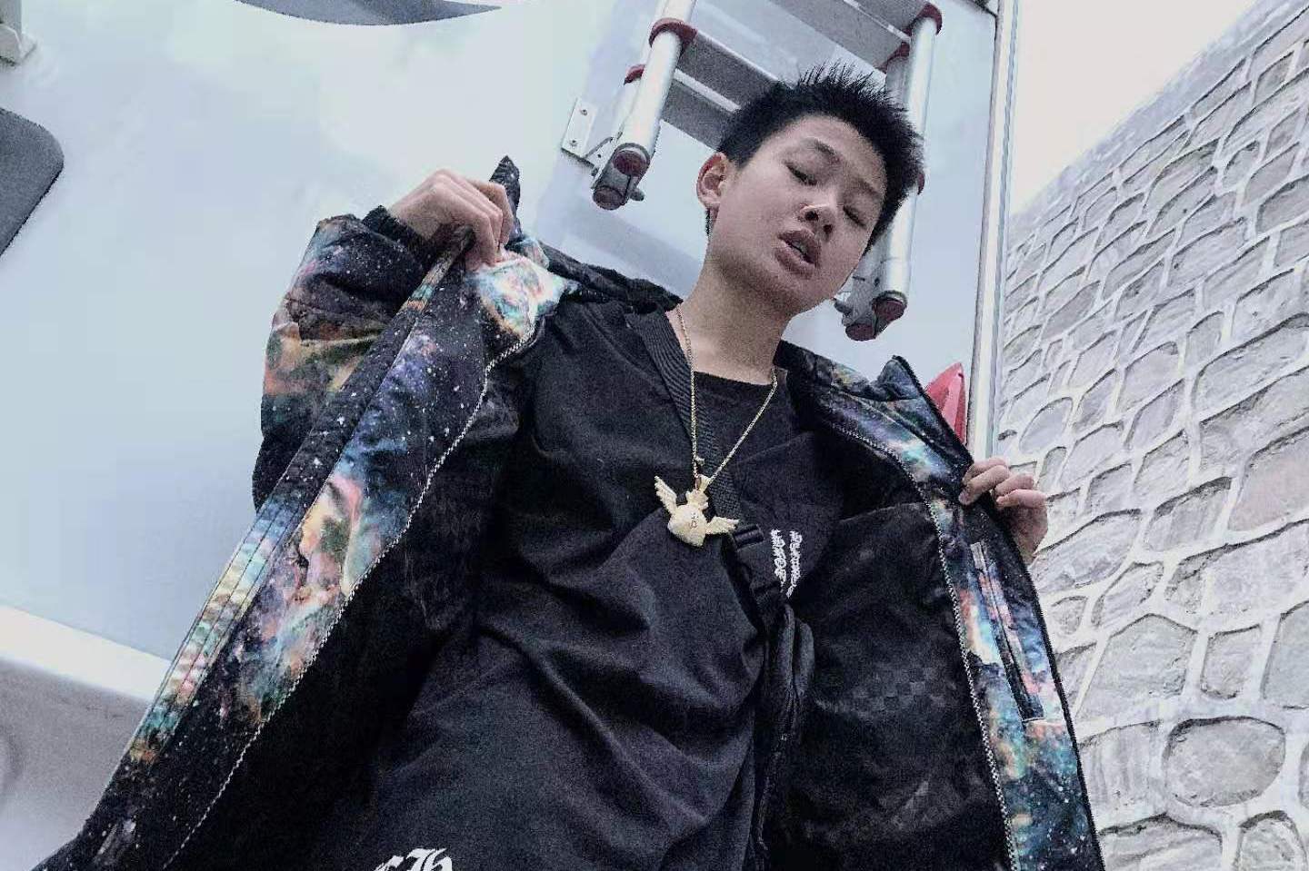 12岁rapper瑞昂自信出发,《lcy boy》表达嘻哈态度