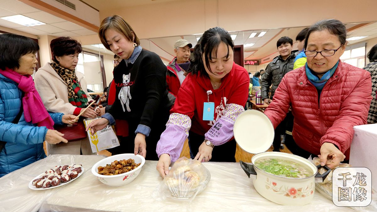 舌尖上的鄰里情北京朝陽安貞街道湧溪社區舉辦廚藝大比拼