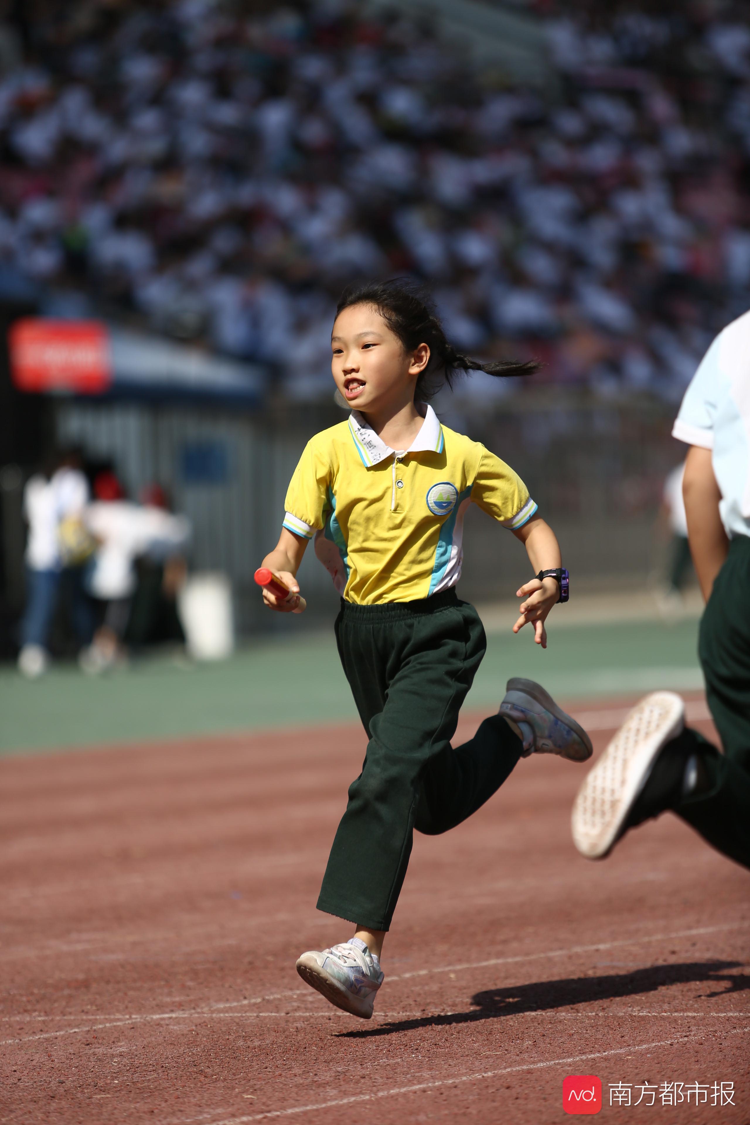 華景小學運動會高清圖:接力賽