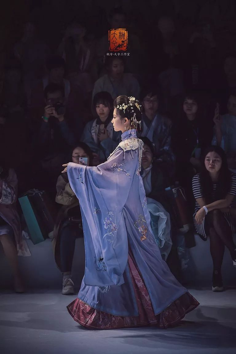 汉服美图华丽惊艳2019年华裳九州汉服走秀返图合集