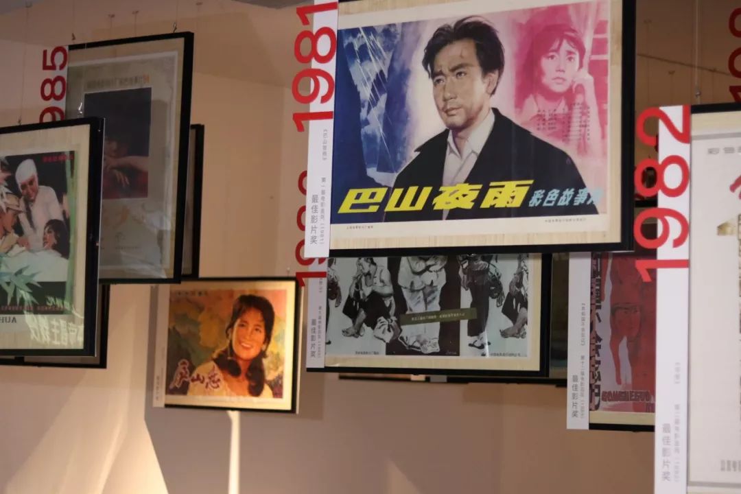 胶片,海报,露天电影,这几位电影人收藏着老电影背后的旧时光 | 鹭客