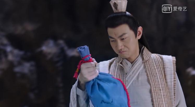 人们都以为金丹级别的王舞必定打不过元婴级别的志峰,谁知道大战几