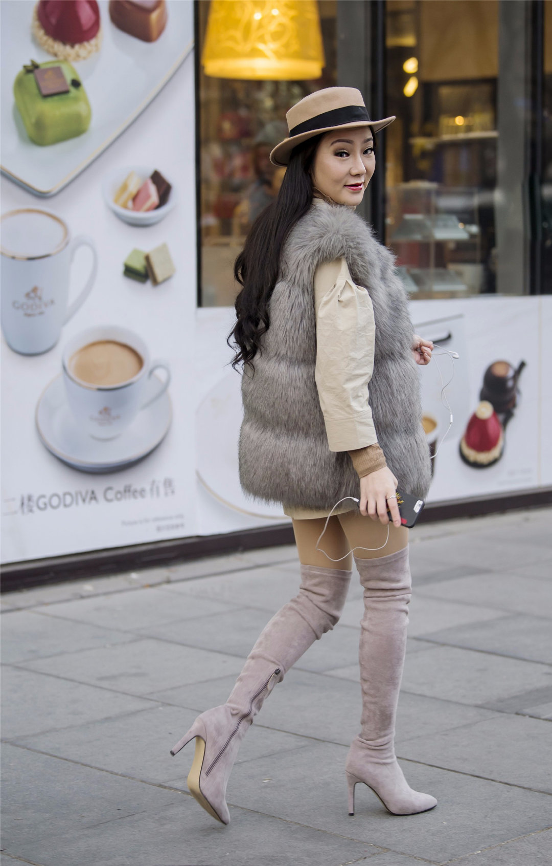 贵妇网红风?皮草自带流量,别忘了一双过膝长靴哦
