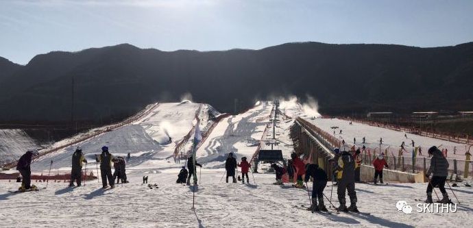 北京西山滑雪场雪道图片