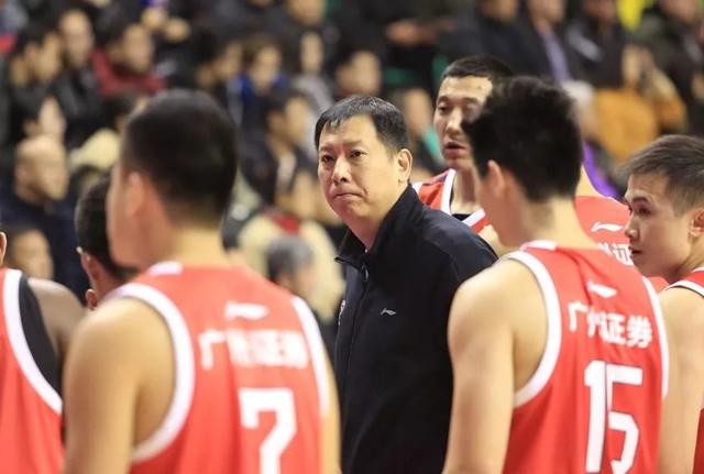 吴庆龙自称"最能跑的200斤的胖子"他爆发力强,外线投篮精准是1994年