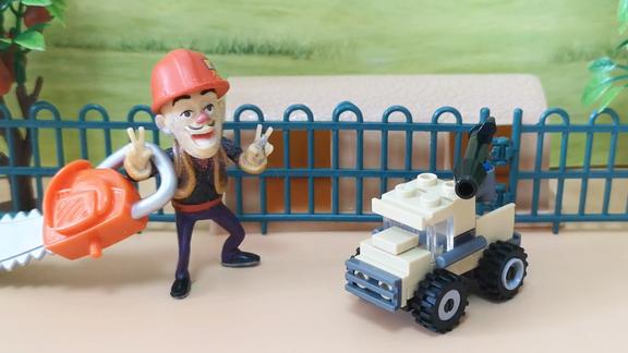 光头强拼装乐高积木坦克模型熊出没系列玩具