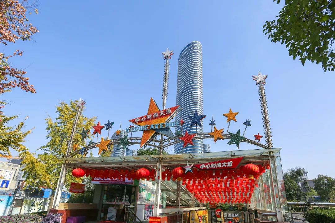 徐州市中心巨无霸地铁站口,这座超人气美食城全面升级!_广场